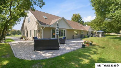 2010 Hunters Ridge Drive Mason City IA 50401