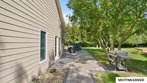 2010 Hunters Ridge Drive Mason City IA 50401