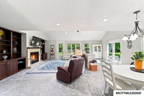 2010 Hunters Ridge Drive Mason City IA 50401