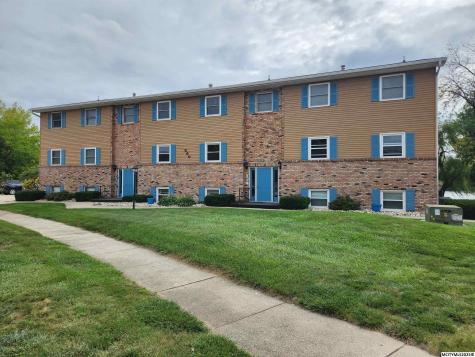 660 Briarstone Drive #5 Mason City IA 50401