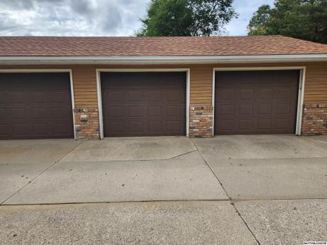 660 Briarstone Drive #5 Mason City IA 50401