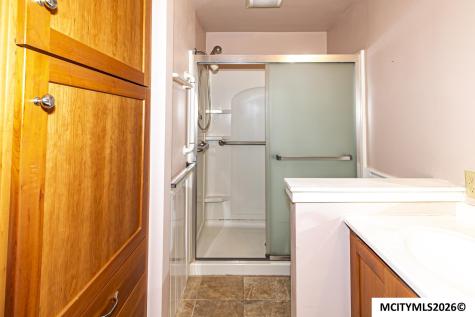 507 S Tennessee Place #B-201 Mason City IA 50401