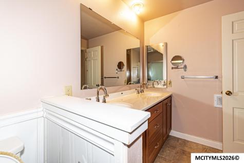 507 S Tennessee Place #B-201 Mason City IA 50401
