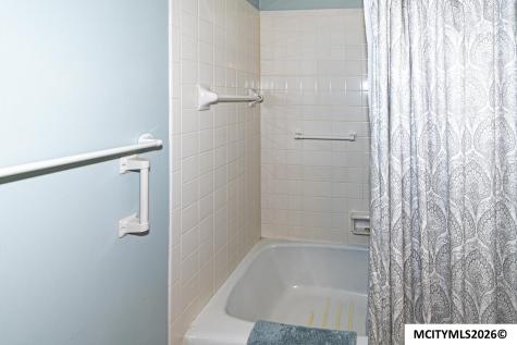 507 S Tennessee Place #B-201 Mason City IA 50401