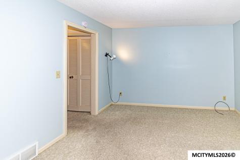 507 S Tennessee Place #B-201 Mason City IA 50401
