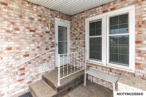 507 S Tennessee Place #B-201 Mason City IA 50401