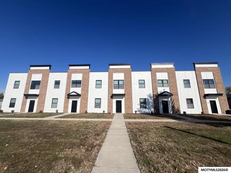 402 4th SW Mason City IA 50401