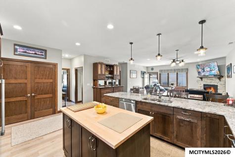 535 River Bend Court Mason City IA 50401