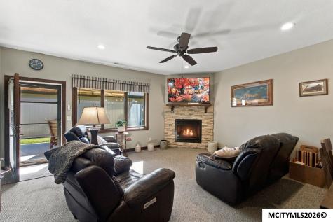 535 River Bend Court Mason City IA 50401