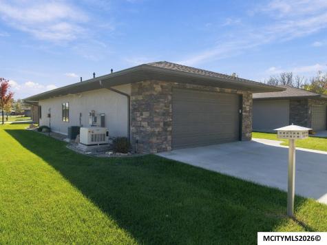 535 River Bend Court Mason City IA 50401