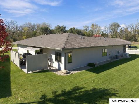535 River Bend Court Mason City IA 50401