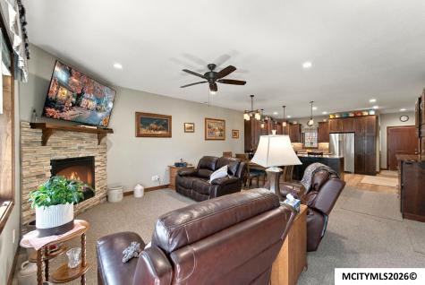 535 River Bend Court Mason City IA 50401