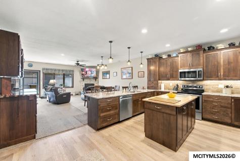 535 River Bend Court Mason City IA 50401