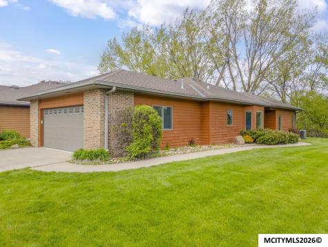 2005 Hunters Ridge Drive Mason City IA 50401