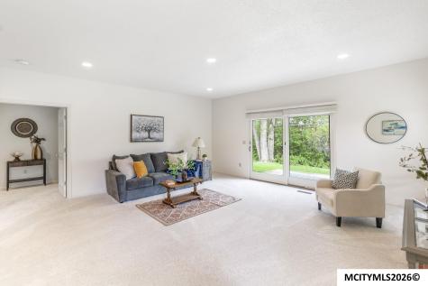 2005 Hunters Ridge Drive Mason City IA 50401