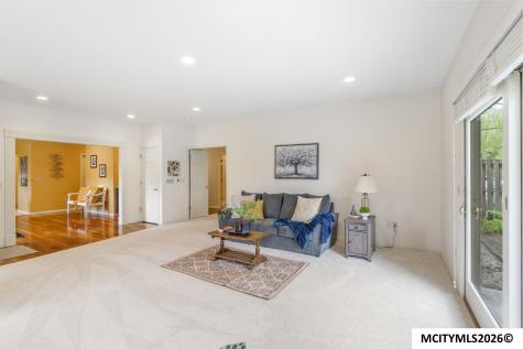 2005 Hunters Ridge Drive Mason City IA 50401