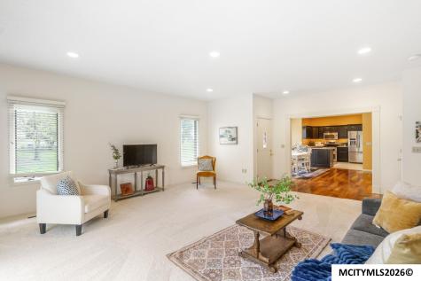 2005 Hunters Ridge Drive Mason City IA 50401