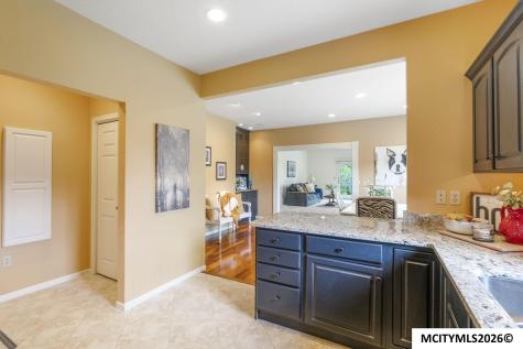 2005 Hunters Ridge Drive Mason City IA 50401