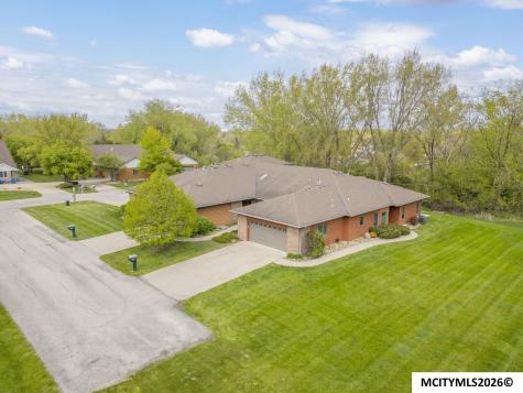 2005 Hunters Ridge Drive Mason City IA 50401
