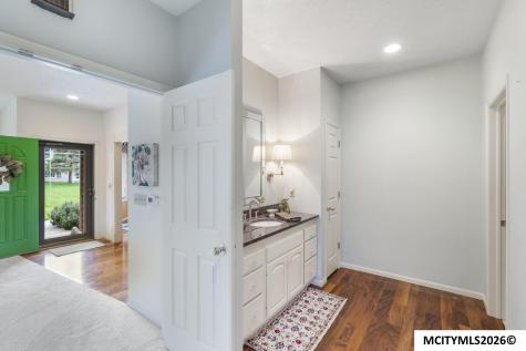 2005 Hunters Ridge Drive Mason City IA 50401
