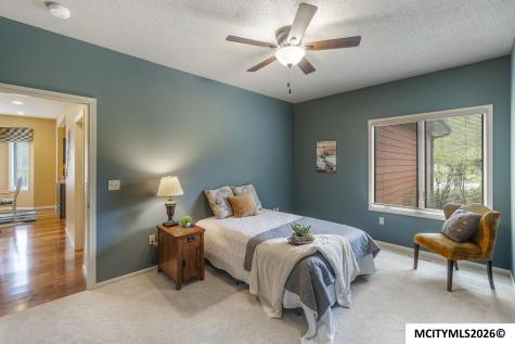 2005 Hunters Ridge Drive Mason City IA 50401