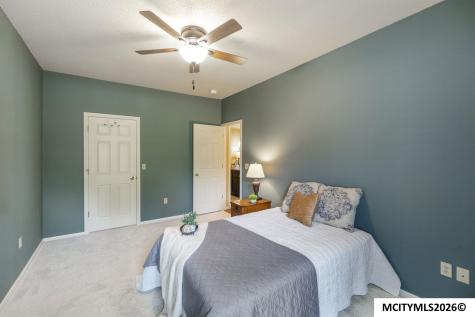 2005 Hunters Ridge Drive Mason City IA 50401