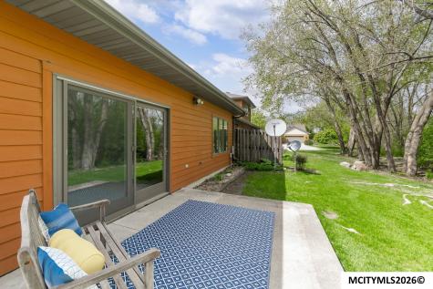 2005 Hunters Ridge Drive Mason City IA 50401