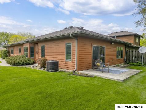 2005 Hunters Ridge Drive Mason City IA 50401