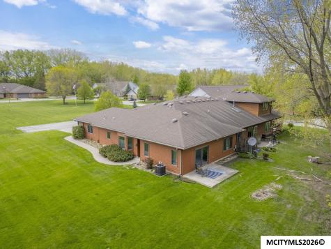 2005 Hunters Ridge Drive Mason City IA 50401