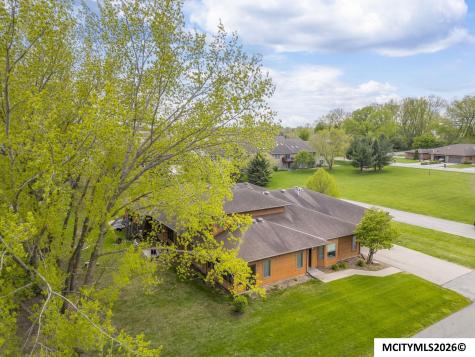 2005 Hunters Ridge Drive Mason City IA 50401