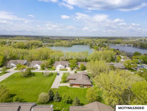 2005 Hunters Ridge Drive Mason City IA 50401