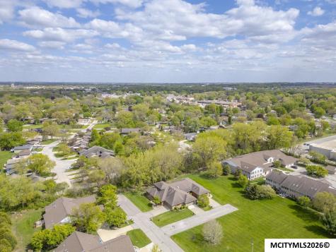2005 Hunters Ridge Drive Mason City IA 50401