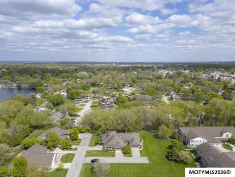 2005 Hunters Ridge Drive Mason City IA 50401
