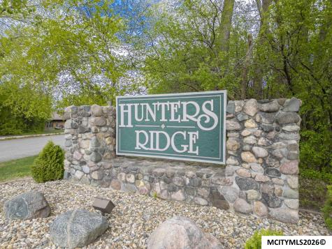 2005 Hunters Ridge Drive Mason City IA 50401