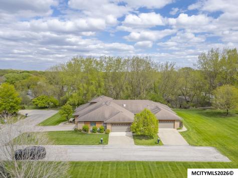 2005 Hunters Ridge Drive Mason City IA 50401