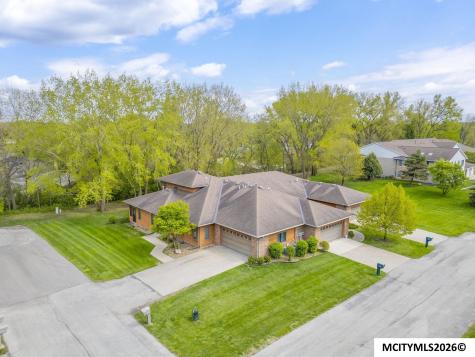 2005 Hunters Ridge Drive Mason City IA 50401