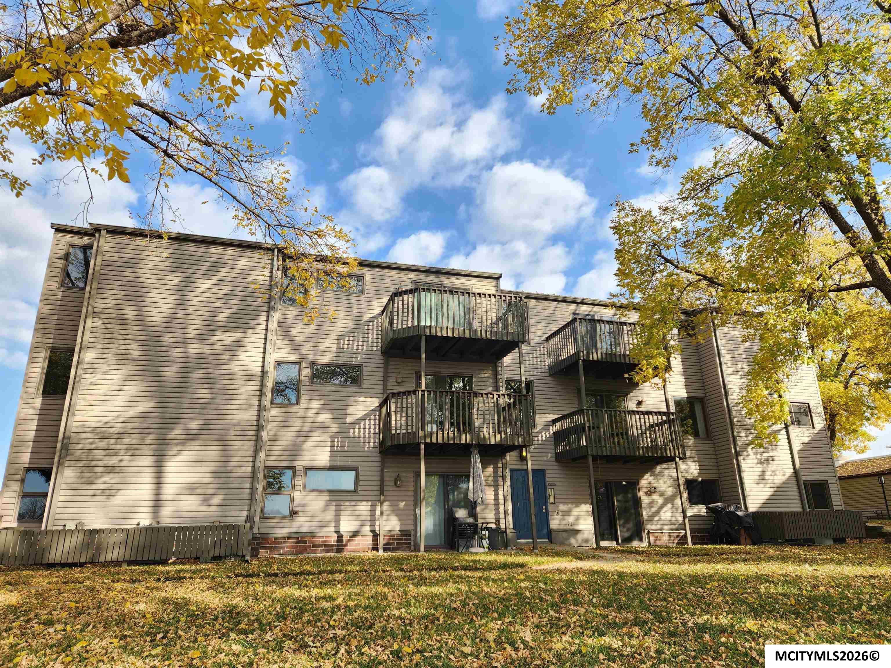 610 Briarstone Dr #B-17 & #B-19 Mason City IA 50401