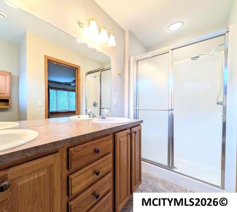 3247 Pinnacle Court Mason City IA 50401