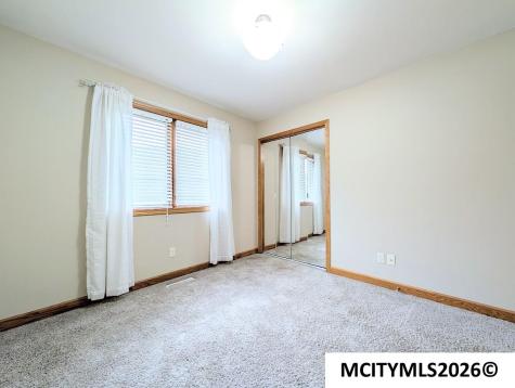 3247 Pinnacle Court Mason City IA 50401