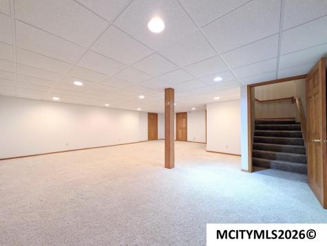3247 Pinnacle Court Mason City IA 50401