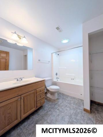 3247 Pinnacle Court Mason City IA 50401