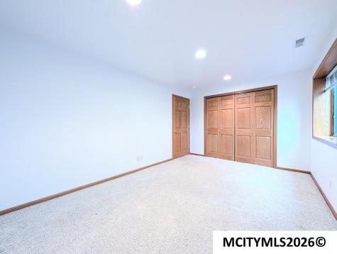 3247 Pinnacle Court Mason City IA 50401