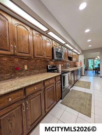 48 N Willowgreen Court Mason City IA 50401