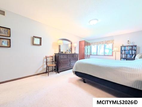 48 N Willowgreen Court Mason City IA 50401