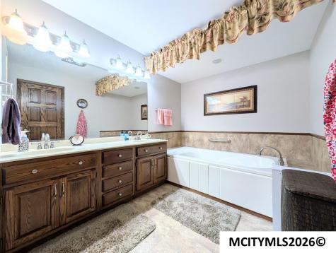 48 N Willowgreen Court Mason City IA 50401