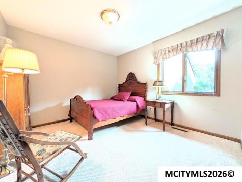 48 N Willowgreen Court Mason City IA 50401