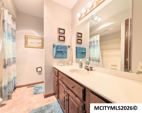 48 N Willowgreen Court Mason City IA 50401