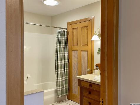 414 E Lake Street #3 Ventura IA 50482