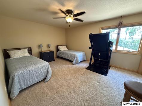 2175 Hunters Ridge Mason City IA 50401