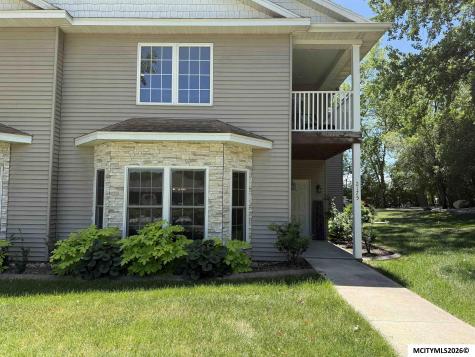 2175 Hunters Ridge Mason City IA 50401